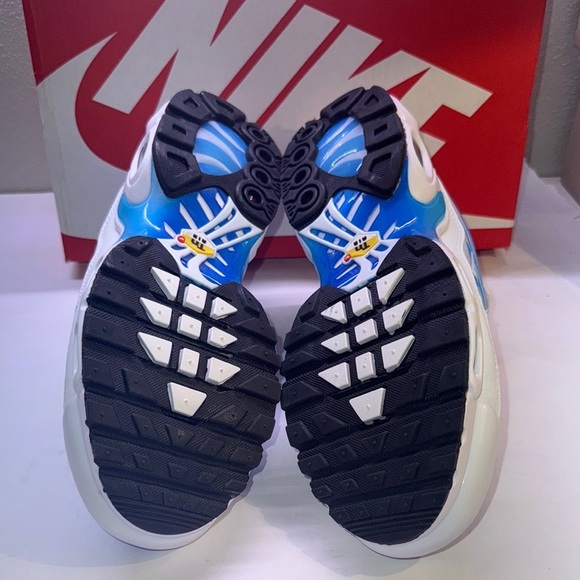 New Nike Air Max Plus Blue and White Sneakers mens 8 - Picture 4 of 5